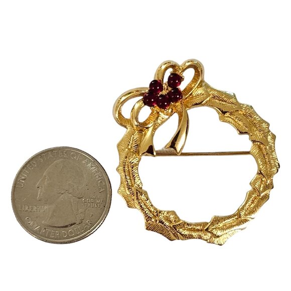 Monet Gold Tone Red Glass Cab Holly Berry Bow Leaf Wreath Brooch, Signed L258 - Picture 4 of 6